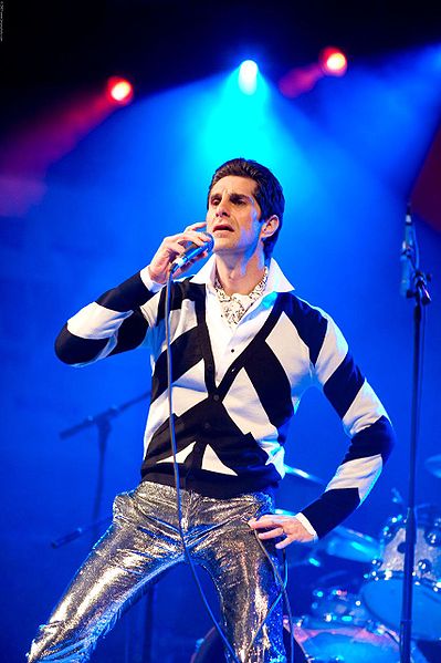 399px-perry_farrell