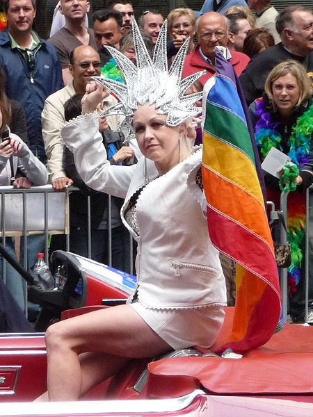 450px-cyndi_lauper_sf_gay_pride_2008_cropped