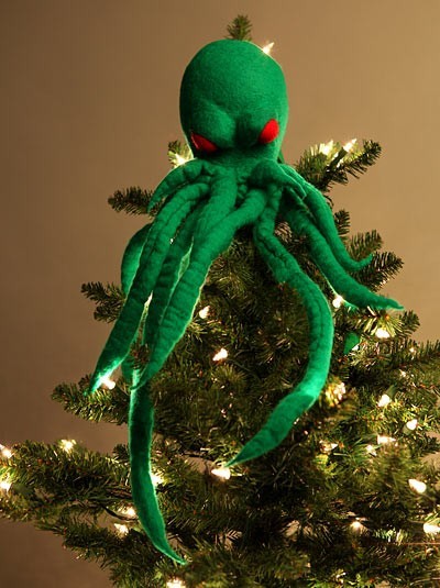 This Cthulhu tree topper is handfelted by Etsy seller Nifer Fahrion