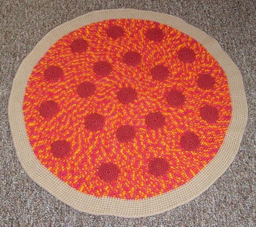 crochet-pizza-rug-2-500x444.jpg