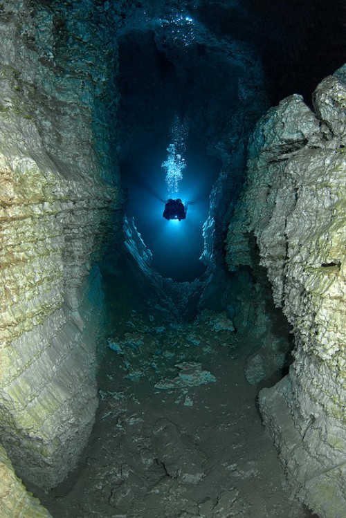 The Largest Underwater Gypsum Cave on Earth - Neatorama