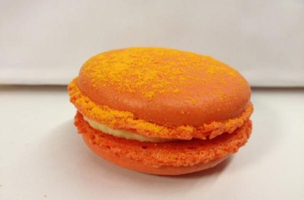 Cheetos macaron